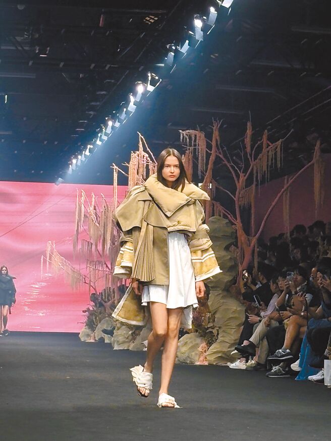 在光線充足的情況之下，以3倍焦段，iPhone 16 Plus的拍攝效果不輸Pro系列，圖為Seivson設計師申子芹的作品。（古明弘攝）