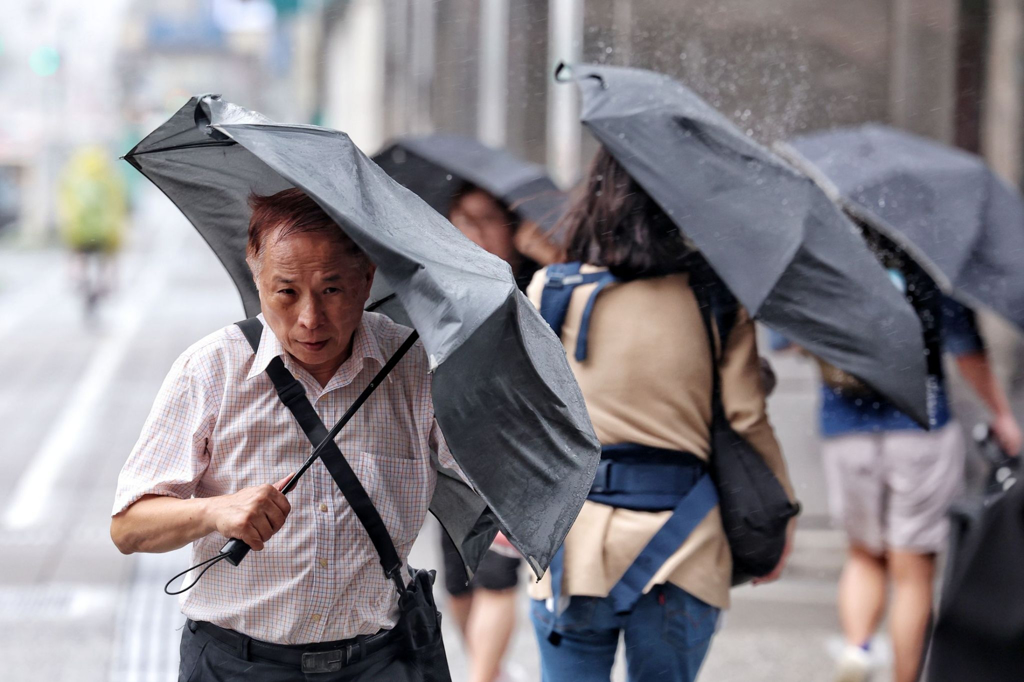 連2天颱風假有望？康芮最新風雨預報 明天全台停班課達標