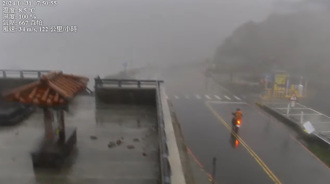 颱風天照跑山 武嶺鏡頭君拍到騎士身影 觀眾傻眼