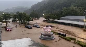 康芮直撲花蓮 卓溪鄉公所前現泥河 卓富橋被淹沒