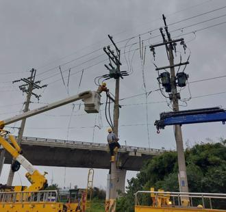 台中海線颳起強風 大甲、清水、沙鹿近4千戶停電