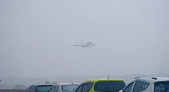 影》华航「对决康芮」空中摇3分钟降落松机 全机乘客鼓掌