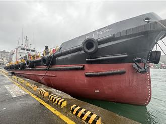 「鈺洲啟航」貨輪野柳擱淺難拖救 抽油船基隆港待命明出動