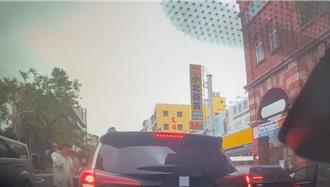 颱風天外送毒品遭攔查 高雄毒販逃逸連撞4車被逮捕