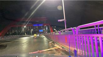 關渡大橋強風掀起鐵片　警方現場開放內側單線通車