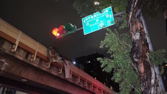 上班注意！文湖线惊见「铁皮飞来」掉轨道 明通车添变数