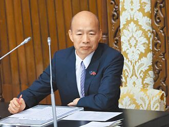 假中間派壓抑藍白 高級黑