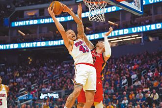 NBA》柯瑞休戰 勇士變陣轟翻鵜鶘