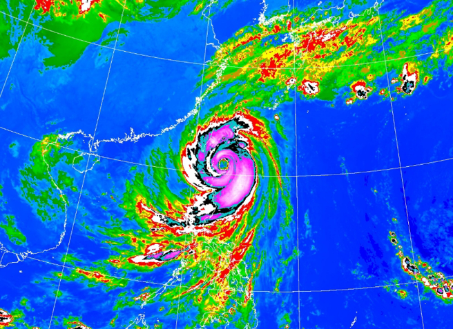 强颱康芮特大暴风圈，半径达320公里，10级风半径也来到150公里，相当可怕。(图／气象署)