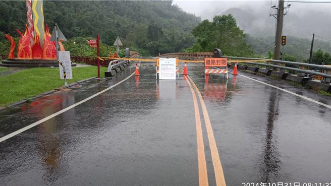 台29臨11線便道0K~12K（那瑪夏~五里埔路段），可能有致災風險，今天上午實施預警性封閉。（公路總局甲仙工務段提供／林雅惠高雄傳真）