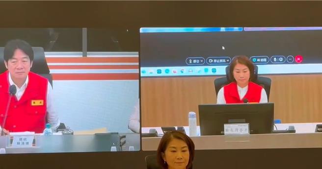 屏东县长周春米在与赖清德总统连线视讯防颱状况后表示，目前恒春半岛进入大雨的状况，呼吁大家不要出门。（屏县府提供／谢佳潾屏东传真）