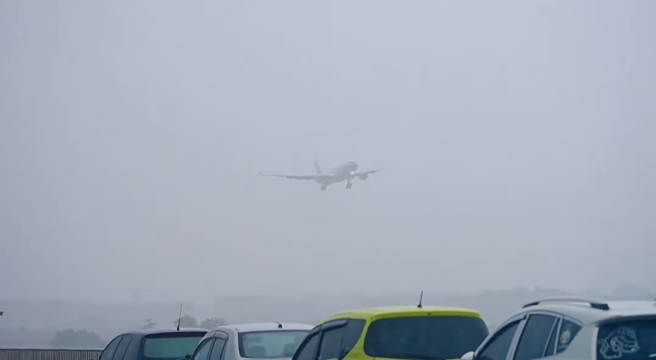 今早從日本羽田機場飛往松山機場的一架華航班機，在空中搖了3分鐘。（圖／網友鄭家政授權提供）