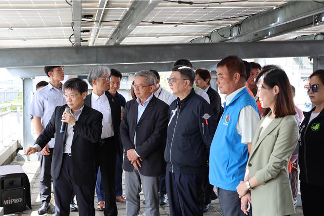 行政院核定桃竹苗大硅谷推动方案草案，行政院长卓荣泰亲赴苗栗县竹南镇视察用地及水电状况。（谢明俊摄）