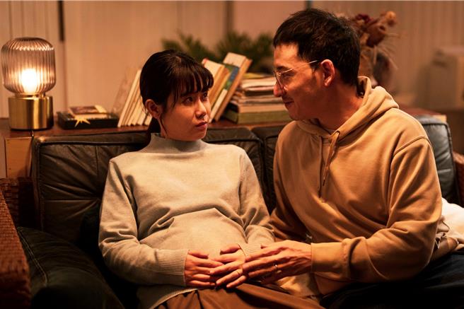 夫妻檔演员许时豪（右）、彭若萱剧中也是演一对夫妻。（公视提供）