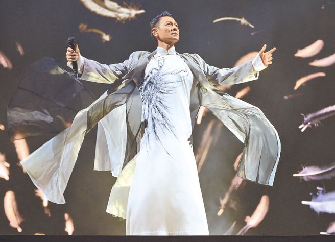 劉德華無懼颱風，今晚照常開唱。（台灣映藝提供）