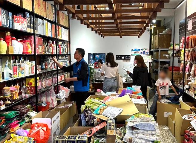 金門縣政府配合中央政策，針對轄內菸酒零售業者執行酒品抽驗， 所有酒品均符合財政部頒布之酒類衛生標準規定， 確保品質安全。（圖／金門縣政府）★《中時新聞網》關心您：飲酒過量，有礙健康。酒後不開車，安全有保障！