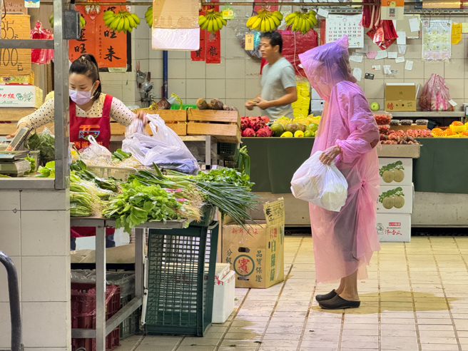 康芮颱風來襲，桃園菜價微幅下跌恐後續上漲。（示意圖 ／羅永銘攝）