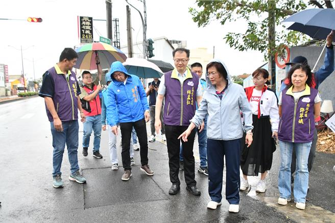 彰化县长王惠美与议员视察彰鹿路改善工程。（彰化县政府提供／孙英哲彰化传真）