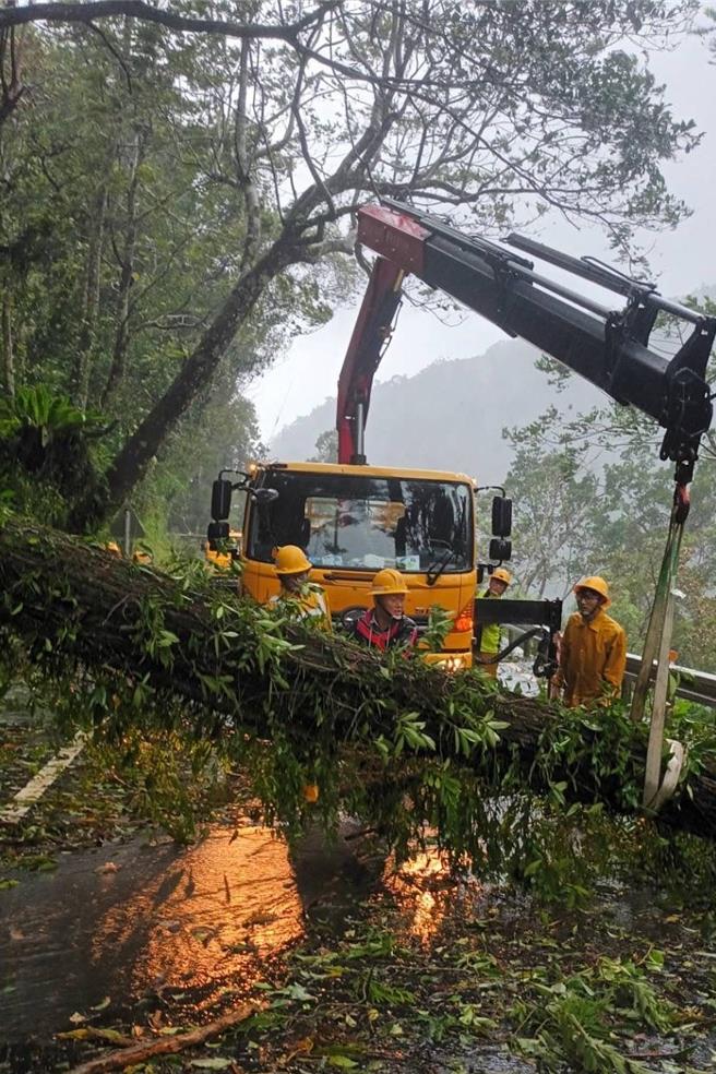 累計造成宜蘭地區657戶停電，目前已全數復電。（台電宜蘭區處提供／吳佩蓉宜蘭傳真）