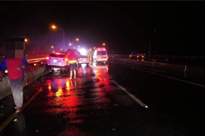 屏東32歲吳男在颱風天酒駕追撞大貨車，酒測值高達0.86毫克。（警方提供／謝佳潾屏東傳真）