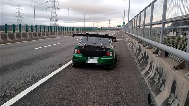 蘇男偷開車上國道卻故障遭逮。（民眾提供／李京昇台中傳真）