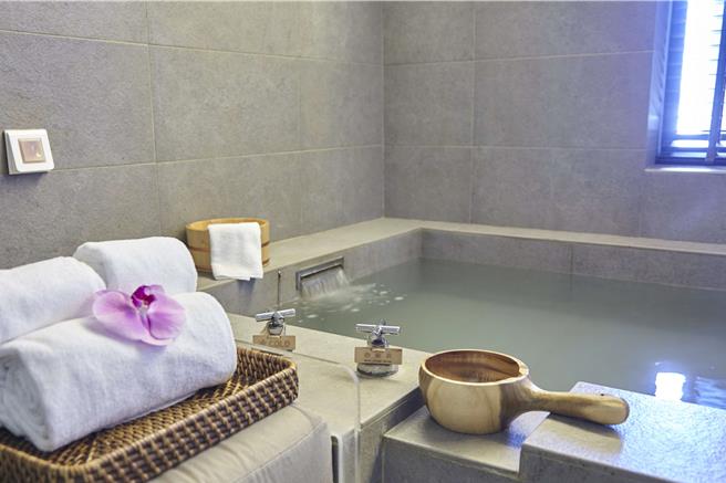 泡汤搭配餐饮的「大地汤飨套券」，1套4张8800元，购买1套再加赠4到9月平日大眾风吕券2张，约等于62折折扣。（大地酒店提供）