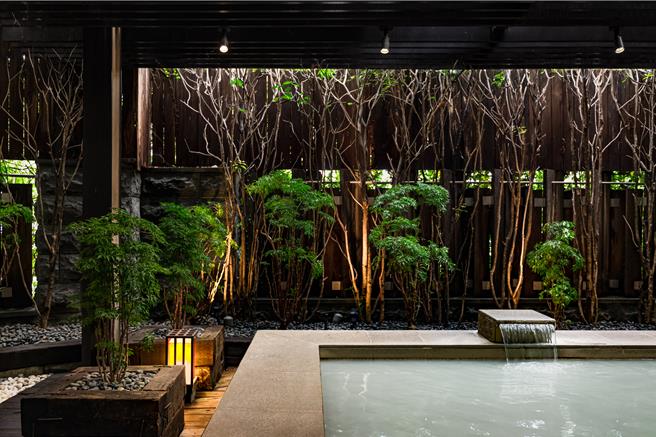 北投丽禧坐拥阳明山大磺嘴第一口白磺泉，线上旅展推出「露天风吕套票」，是原价的72折。（北投丽禧温泉酒店提供）