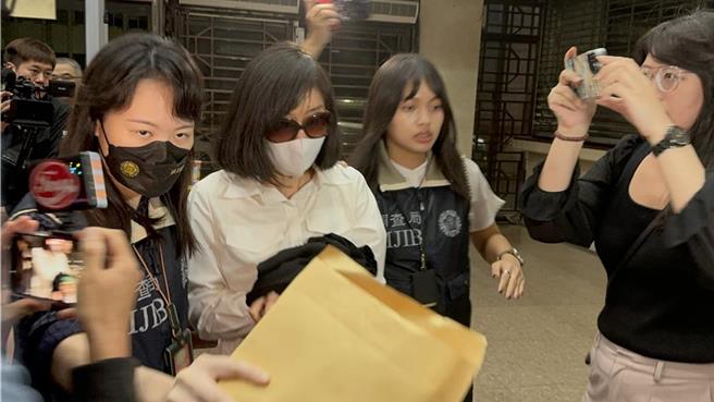 超思案關鍵人物吳諭非到案，涉嫌詐欺及偽造文書，以300萬元交保。（賴佩璇攝）