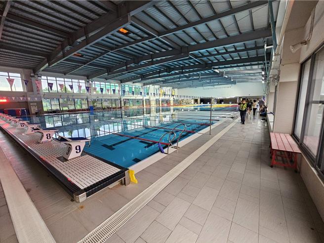 北屯区1游泳训练中心31日下午传出有泳客练习潜水时溺毙。（民眾提供／冯惠宜台中传真）