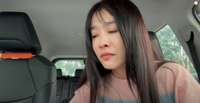 小娴罕在镜头前哭泣。（小娴YT）