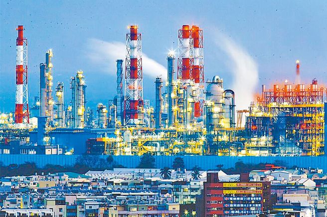 火力全开引发民眾对空气品质的近忧，与未来的2050净零碳排目标完全背道而驰则是远虑。（示意图／资料照）