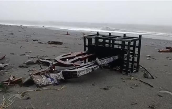 南迴藝術季作品「是那裏嗎」現況。(讀者提供／蔡旻妤台東傳真）