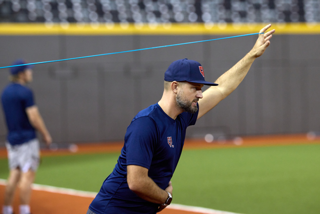 12強捷克國家隊31日抵台，就在台北大巨蛋簡單動動身子。（中華職棒提供）