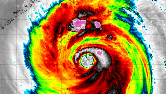 康芮中心風速驚人，平均風竟高達16級、強陣風破17級。（翻攝向日葵9號衛星）
