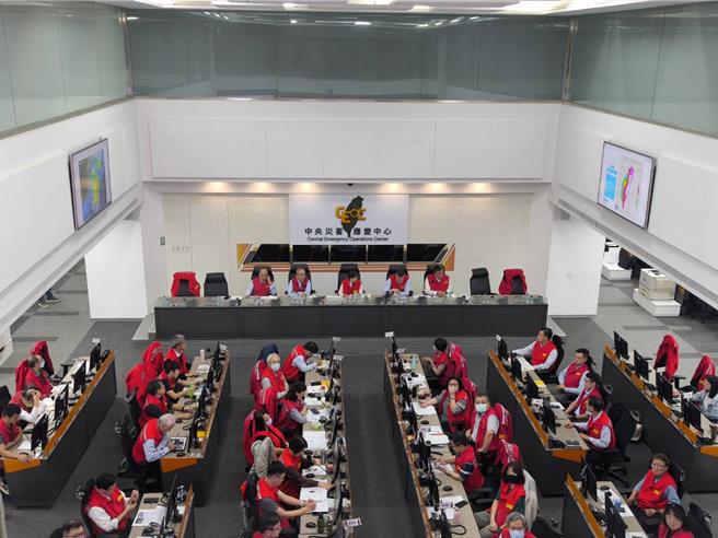 中央災害應變中心今（31）日晚間8時30分召開第7次工作會報。（消防署提供）