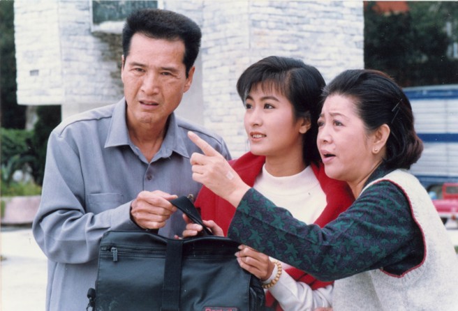 1991年《草地状元》连续剧叫好叫座，演员包括(左起)石英、周筱云、陈淑芳。（图／中时资料照）
