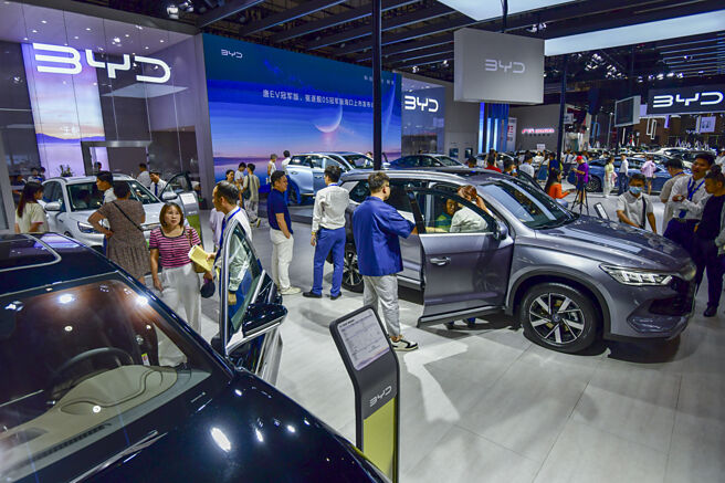 大陆国管局日前印发通知，要求大陆中央和国家机关各部门，应带头使用陆产电动车。图／中新社