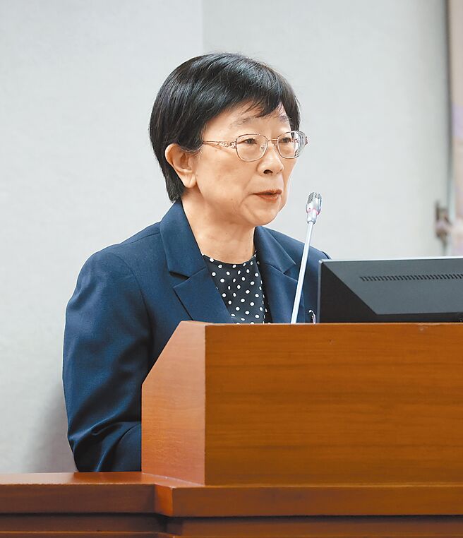 针对云端发票抽奖活动重复中大奖争议，财政部次长李庆华30日表示，他们也感到有点奇怪，目前正在调查。（姚志平摄）