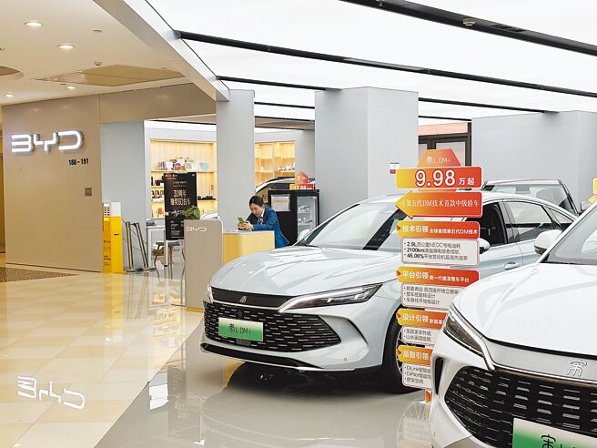 欧盟方案将加徵大陆车商比亚迪17％关税；北京拟提高大排气量燃油车关税到25％反制。（朱绍圣摄）