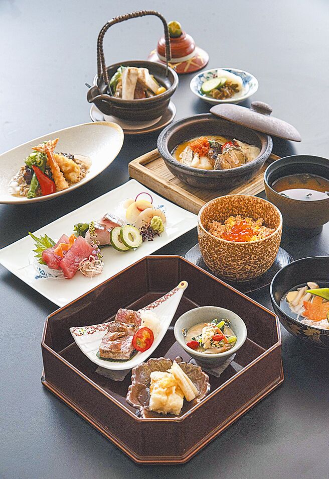 山里御膳包含餐廳各用餐區的精選單品，套餐內即可品嘗和食、鐵板燒、天婦羅以及壽司等料理。（大倉久和大飯店提供）