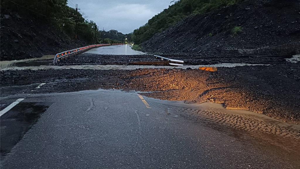 台27線新發路段遇土石流 道路交通中斷