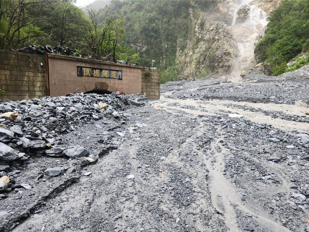 蘇花大坍方 匯德隧道口「剩一條縫」 慘況曝光