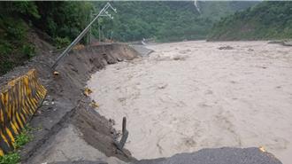 用路人注意！台29臨11線便道路基流失 改行替代道路
