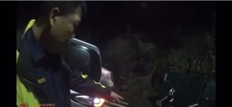 康芮風勢太強！女騎士經野柳隧道「出不來」    警出動護送