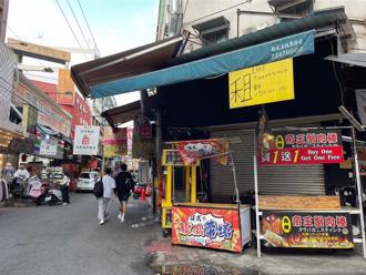 逢甲夜市惊传倒店潮？算命摊、娃娃机店取代摊贩成隐忧