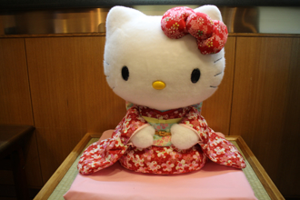 Hello Kitty凱蒂貓50歲生日快樂 沒嘴默默建立2.6兆可愛帝國