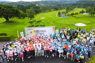 12校EMBA高球会友 切磋球艺
