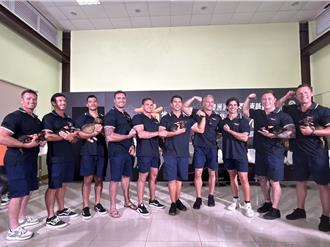 澳洲消防猛男捐20萬助屏東毛小孩！暖心互動讓人融化