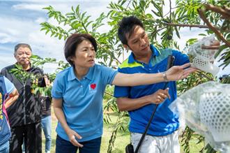 康芮重創台東農漁業 饒慶鈴逾200公里鐵人式勘災