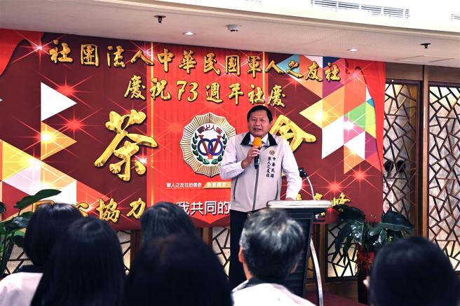  中华民国军人之友社秘书长简士伟勉励全体社员秉持服务精神，携手提升服务品质，再创荣光。（记者刘宸玮摄）